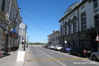 В Астрахани устанавливают «лежачих полицейских» для безопасности